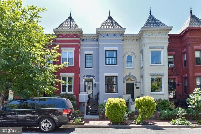 property at 132 Seaton Pl NW