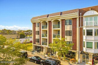 57-61-61 Brighton Ave in Long Branch, NJ - Foto de edificio - Building Photo