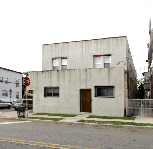 599 E 6th St in Elizabeth, NJ - Foto de edificio - Building Photo