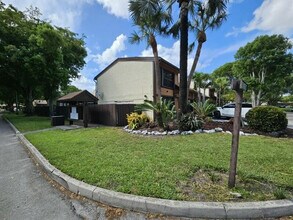 10191 Oleander Ct in Pembroke Pines, FL - Building Photo - Building Photo
