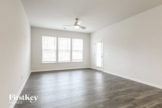 586 Hillpark Ln in Greer, SC - Foto de edificio - Building Photo