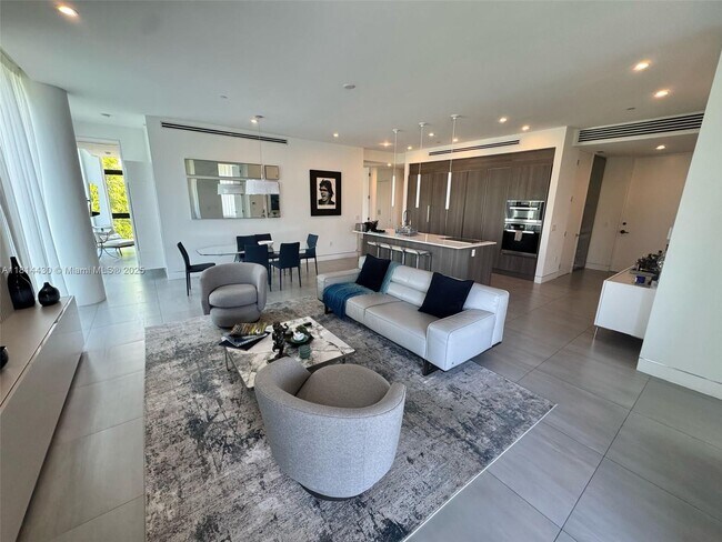101 Sunrise Dr in Key Biscayne, FL - Building Photo - Building Photo