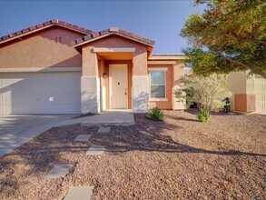 10242 E Madrona Canyon Dr in Tucson, AZ - Foto de edificio - Building Photo