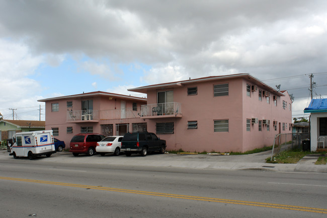 255 E 9th St in Hialeah, FL - Building Photo - Building Photo