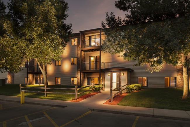 Hillview Apartments in Sioux Falls, SD - Foto de edificio - Building Photo