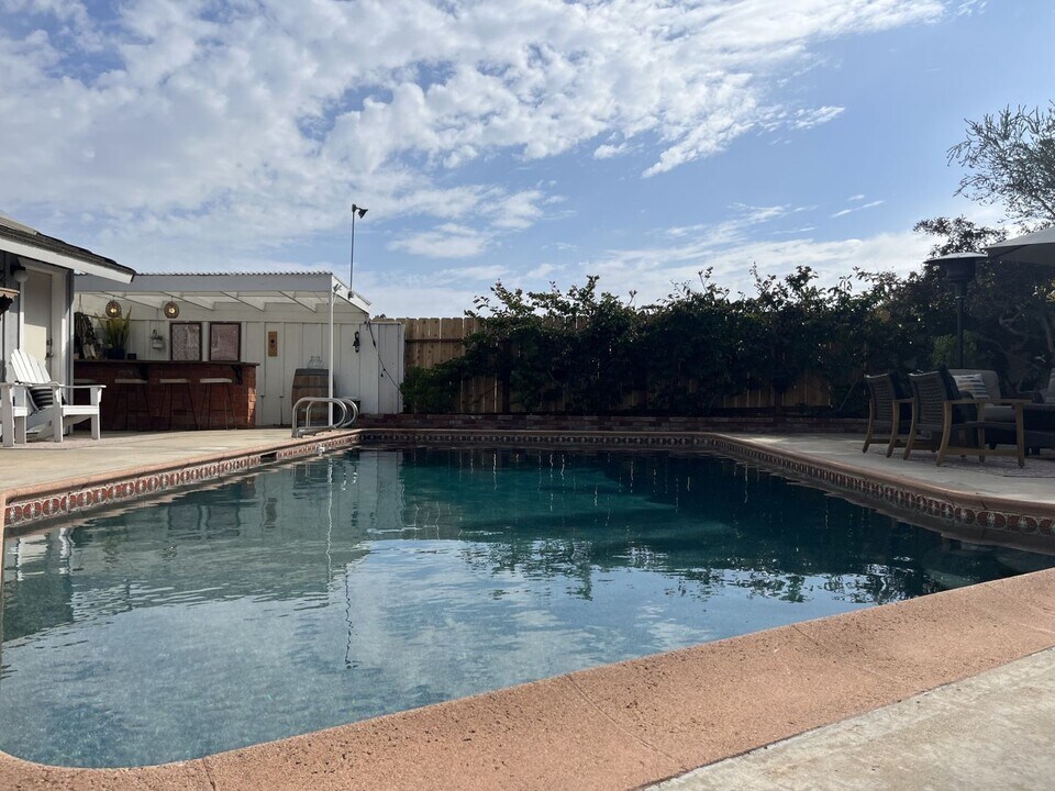 919 Valley Dr in Vista, CA - Building Photo