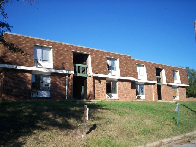 Beacon Light Goodwill Baxter in Henderson, NC - Building Photo - Building Photo