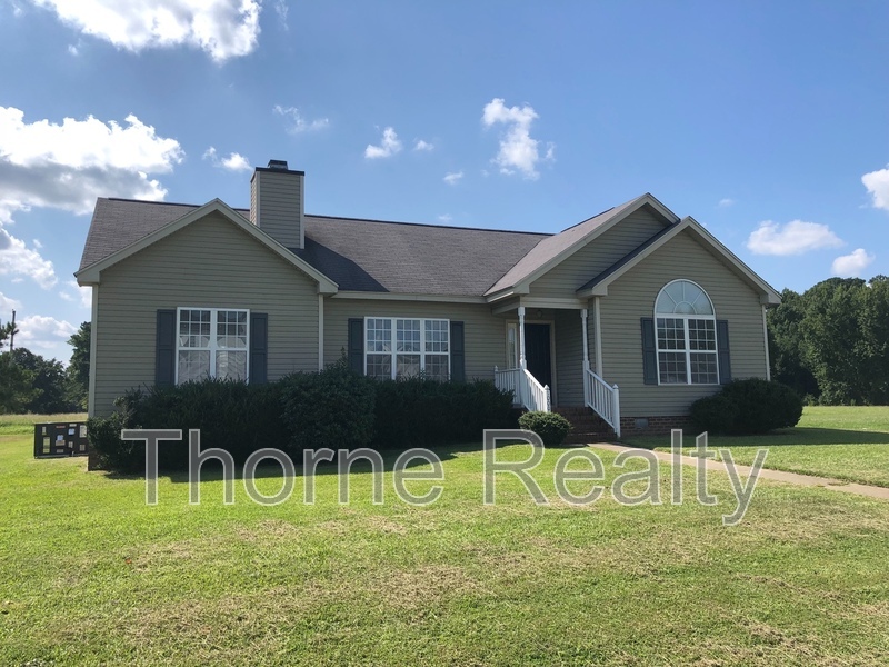 1000 Sandberg Ln in Rocky Mount, NC - Building Photo