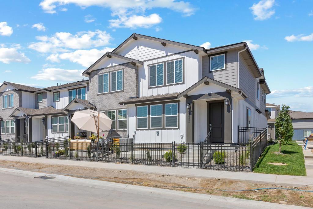 4242 W Perspective St in Eagle, ID - Building Photo