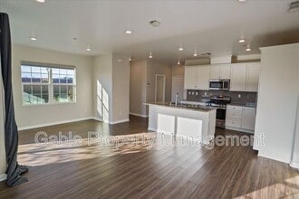 22772 Harmony Dr in Santa Clarita, CA - Building Photo - Building Photo