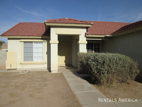 144 S Mulberry St in Florence, AZ - Foto de edificio - Building Photo