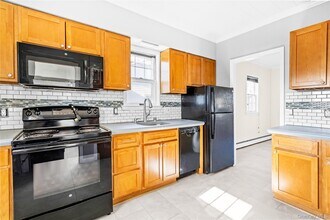 250 West Ave in Patchogue, NY - Building Photo - Building Photo