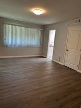 5720 Yolanda Ave-Unit -B in Los Angeles, CA - Building Photo - Building Photo