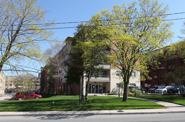 1030 Castlefield Apartments in Toronto, ON - Building Photo - Building Photo