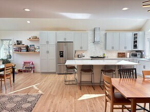 300 Oakwood Pl in Boulder, CO - Building Photo - Building Photo