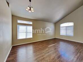 8221 Woodland Prairie Ave in Las Vegas, NV - Building Photo - Building Photo