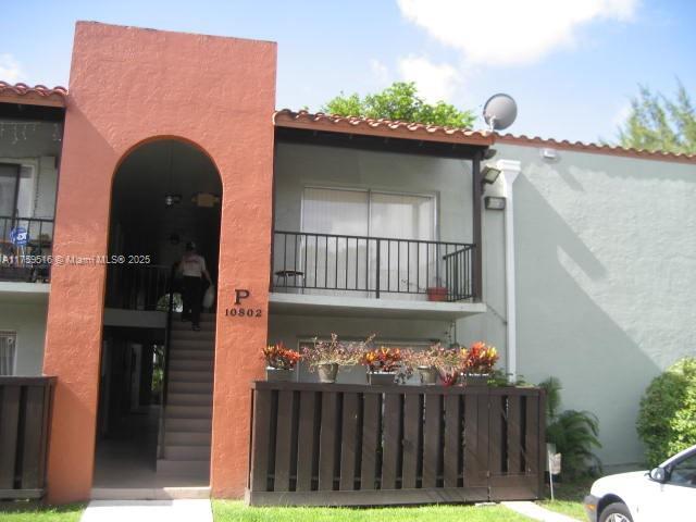 10802 N Kendall Dr in Miami, FL - Building Photo