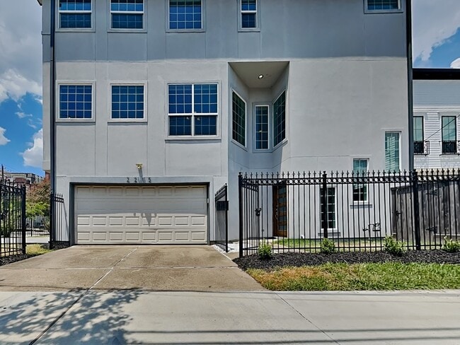 property at 2215 Commonwealth St