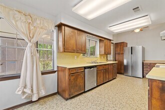 13750 Cedar Hill Rd in Montgomery, TX - Building Photo - Building Photo