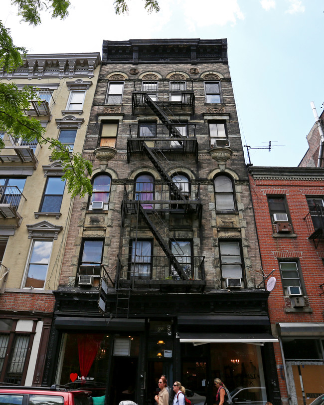 223 Mott St in New York, NY - Foto de edificio - Building Photo