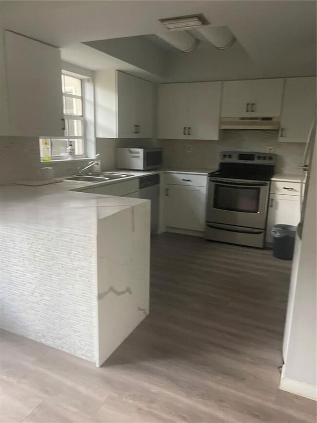 12390 SW 51st Pl in Cooper City, FL - Building Photo - Building Photo