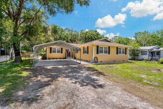 39542 Friends Ave in Zephyrhills, FL - Building Photo - Building Photo