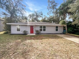 1304 E Carolina Ave in DeLand, FL - Building Photo