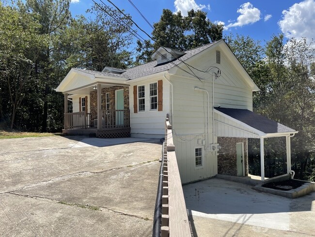 104 Highland Dr in Kingston, TN - Building Photo - Building Photo