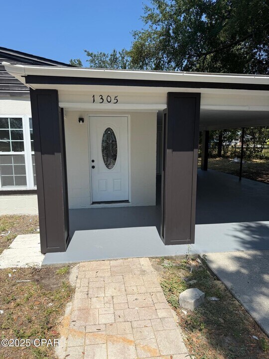 1305 Flower Dr in Panama City, FL - Building Photo