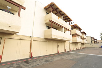 Villas de Laura in Oceanside, CA - Foto de edificio - Building Photo