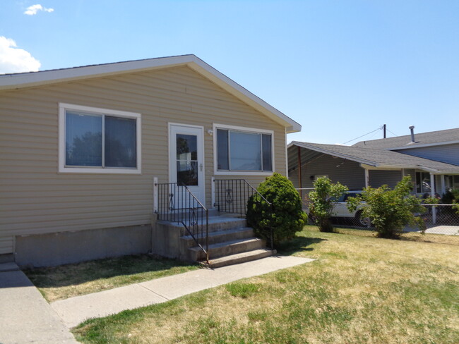 6325 W King Valley Ln in West Valley City, UT - Foto de edificio - Building Photo