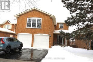 4499 Radisson Crescent in Mississauga, ON - Building Photo