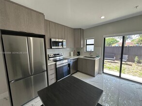 19217 NW 37th Ave in Miami Gardens, FL - Building Photo - Building Photo