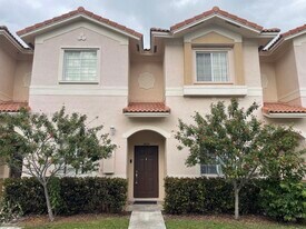 8835 S Isles Cir in Tamarac, FL - Building Photo