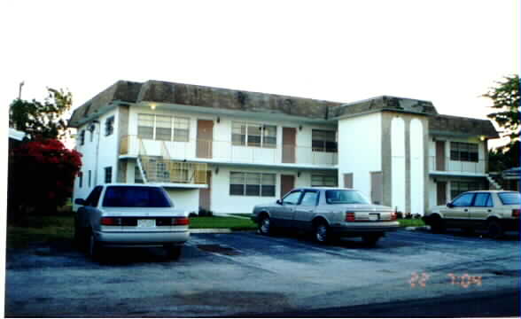 2255 SE 6th St in Pompano Beach, FL - Foto de edificio