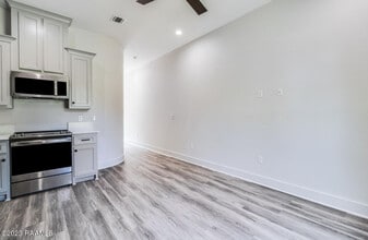 108 E Broussard St, Unit 114 in Broussard, LA - Building Photo - Building Photo