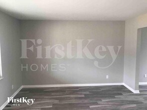 1758 Hilltree Dr in Cincinnati, OH - Building Photo - Building Photo