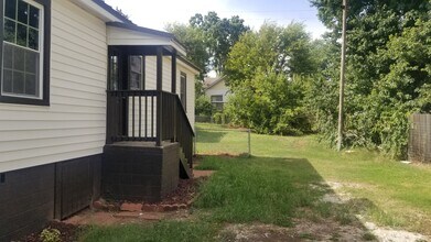 39 E 7th St in Greenville, SC - Foto de edificio - Building Photo