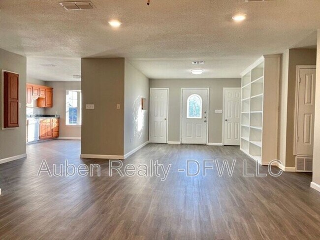 206 Honey Bee Dr in Joshua, TX - Building Photo - Building Photo