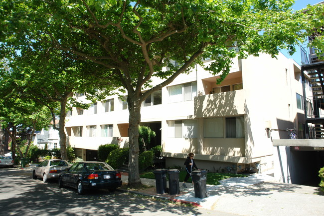 Court Royal in Berkeley, CA - Foto de edificio - Building Photo