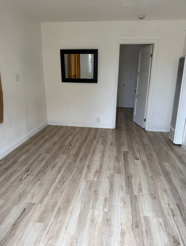 114 W 112th St, Unit 114 W 112Th St in Los Angeles, CA 90061 in Los Angeles, CA - Building Photo - Building Photo