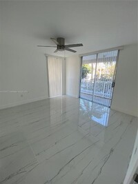 7832 Collins Ave, Unit 201 in Miami, FL - Building Photo - Building Photo