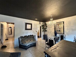 2010 NW 55th Terrace in Miami, FL - Building Photo - Building Photo