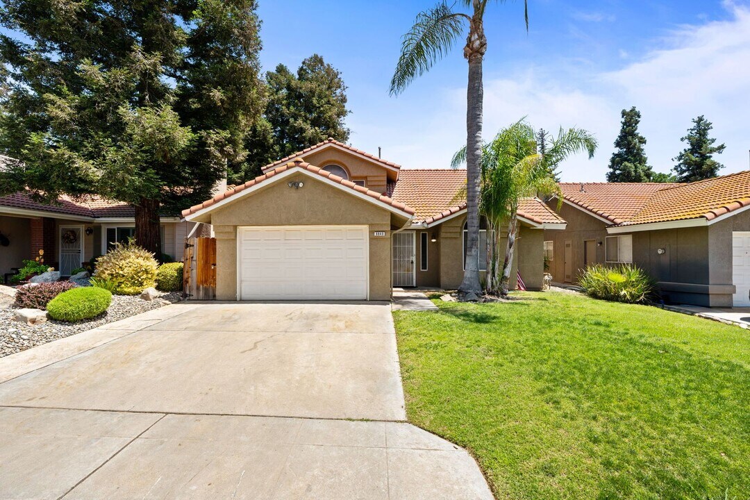 8840 N Barton Ave in Fresno, CA - Building Photo