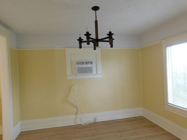 616 W 58th St in Los Angeles, CA - Foto de edificio - Building Photo