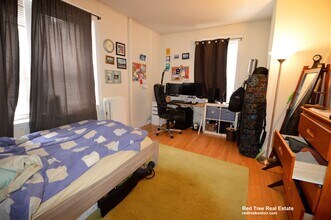 322 Saint Paul St in Brookline, MA - Foto de edificio - Building Photo