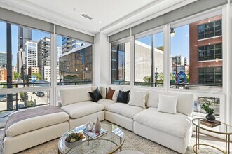 812 W Adams St in Chicago, IL - Building Photo - Building Photo