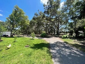 10307 Timmons Rd, Unit C in Thonotosassa, FL - Building Photo - Building Photo