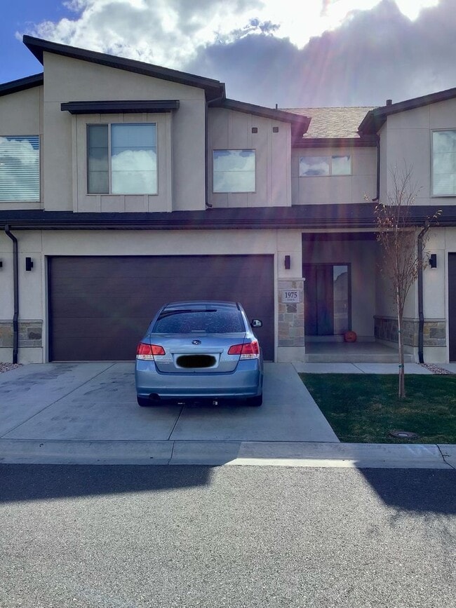 property at 1975 W Skyler Wy