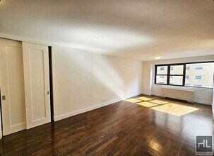 E 16 ST in New York, NY - Building Photo - Building Photo
